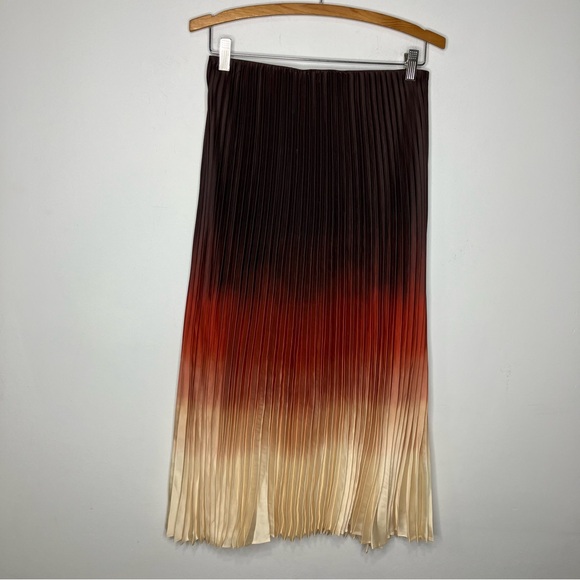 Banana Republic Pleated satin midi skirt ombre size small - Picture 2 of 5